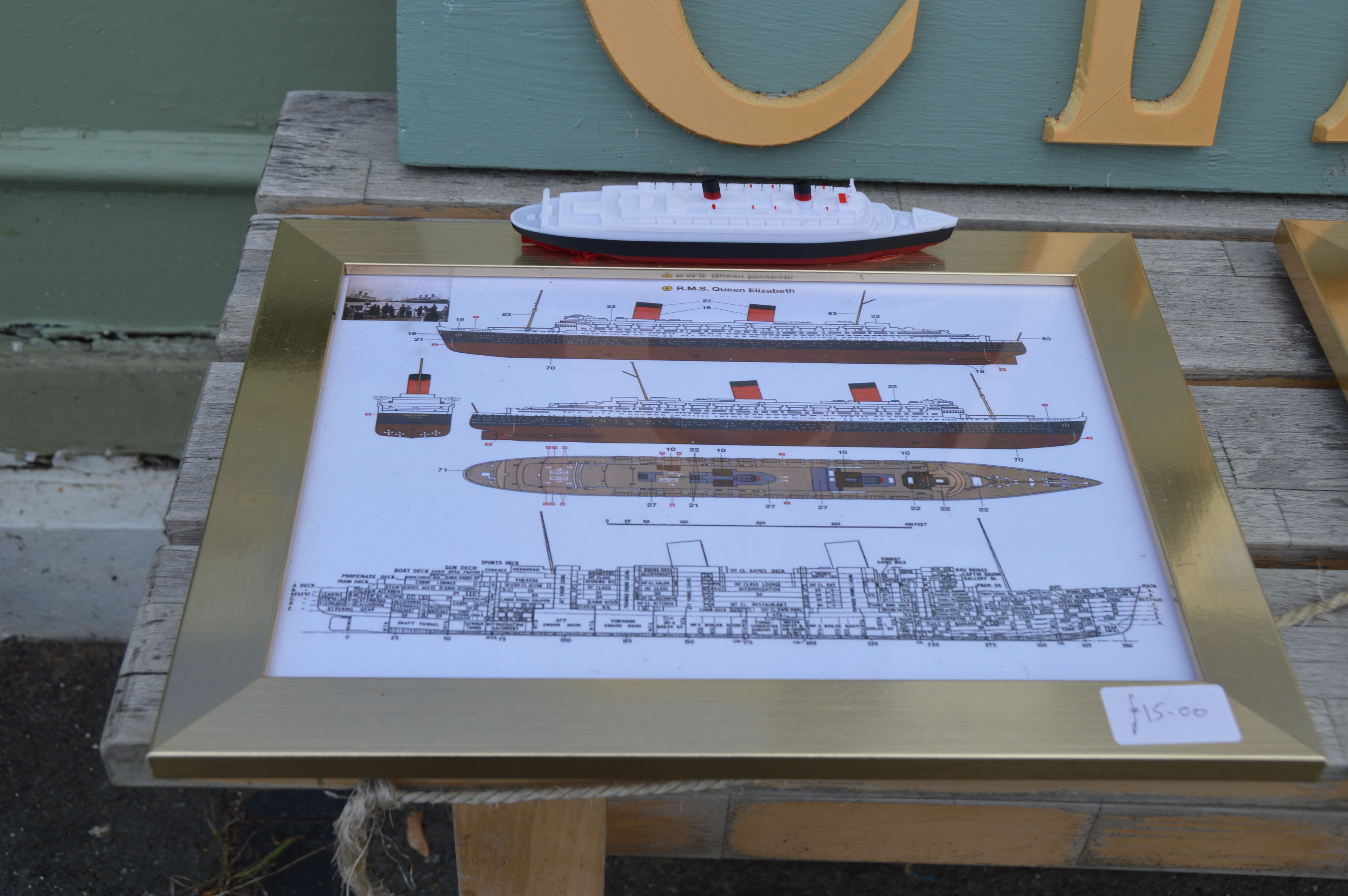 'Queen Elizabeth' with deck layout by 3D Printer